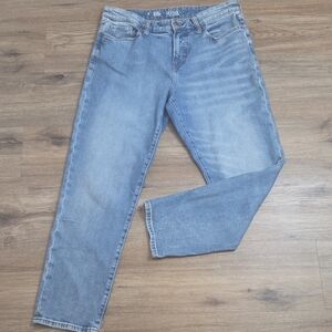 a.n.a Women's Mid-Rise Boyfriend Jeans in Light Blue Wash Denim
